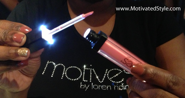 Motives Illuminating Lip Shine
