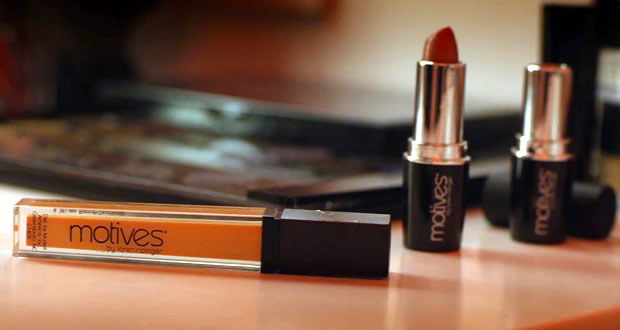 Motives-Lip-Shine-in-Stressin